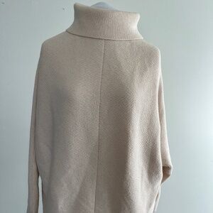 Woman's Cream Oversized Turtleneck M